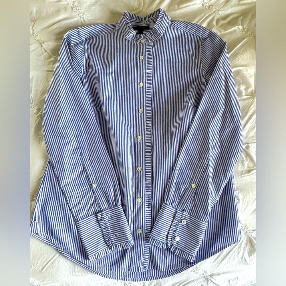 Jcrew 100% cotton classic fit button down shirt. Womens size 2.